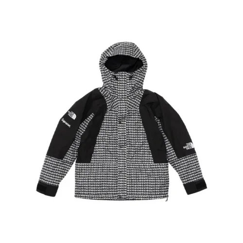 Supreme The North Face Studded Mountain Light Jacket