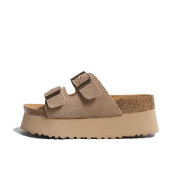 A Poinsettia Princess Slide Slippers Women's Camel