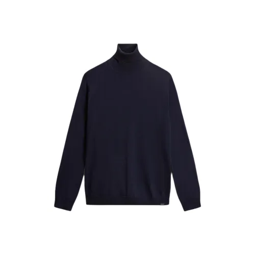 A fleecy jacket is a must-have for your seasonal wardrobe and this one from