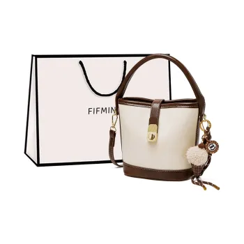 15 MINS Synthetic Leather Handbag Regular Women's Ecru