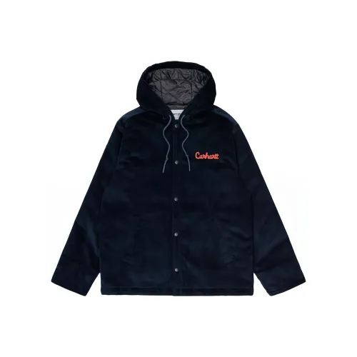 This black crew neck T-shirt belongs to Navy