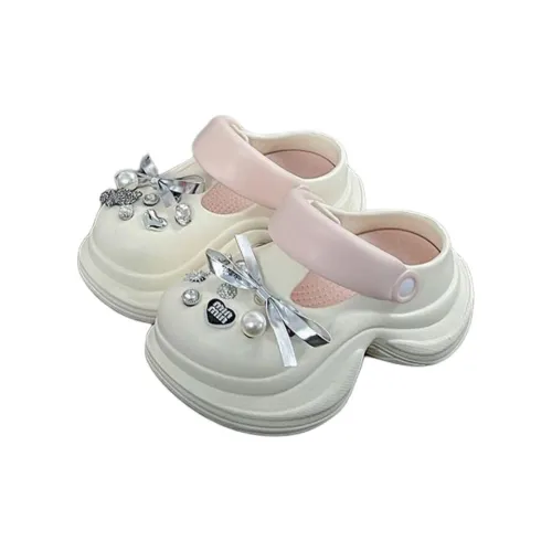 Mrs. Hui Slippers / Home Slippers