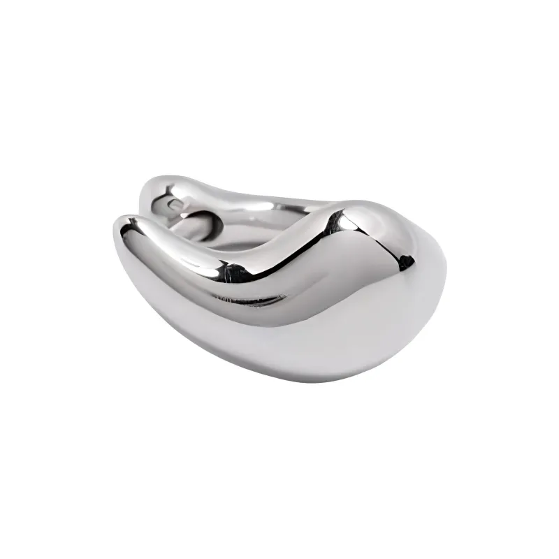 Maria Black Sagene Trail Huggie Earring-1
