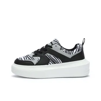 Singing Abrasion Resistant Lightweight Height Increasing Low Top Skateboard Shoes Unisex Black
