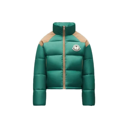 Stay cozy while looking your best in the ™ Petite Bean's Cozy Camp Hoodie Graphic