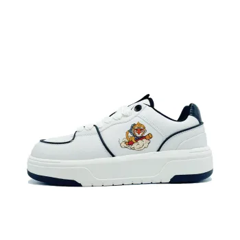 PAIN OR PLEASURE Low Top Skateboard Shoes Unisex Black White