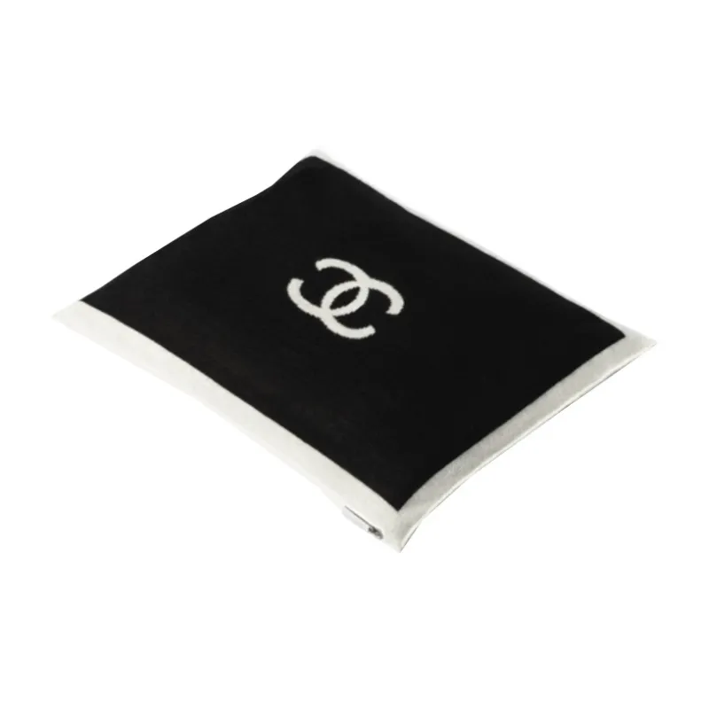 CHANEL Travel Set, Gift Box Set Black/Beige-2