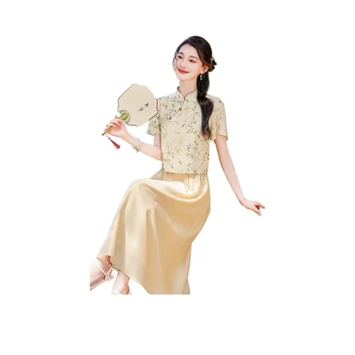 Like The Age Of Water Skirt Set Women's Apricot