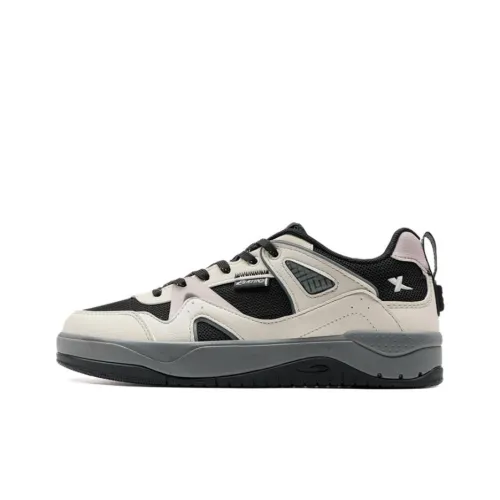 XTEP Hydrogen Pine Anti Slip Wear Resistant Low Top Skateboard Shoes Women's Beige Black