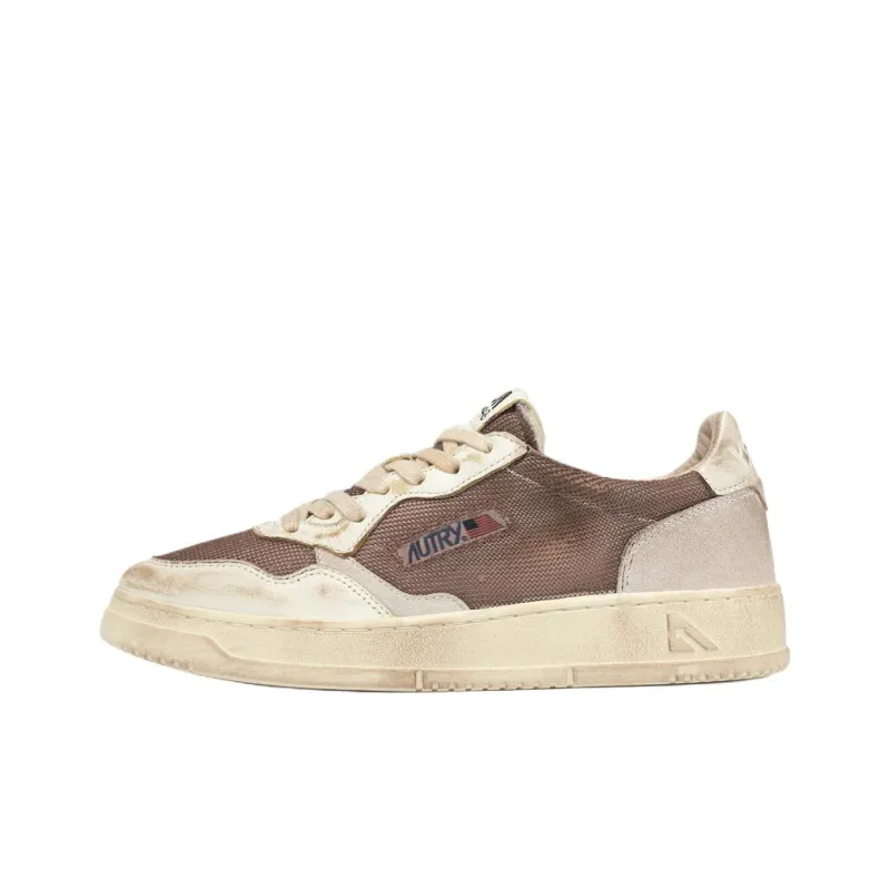 AUTRY Medalist Abrasion Resistant Low Top Skateboard Shoes Men's White Umber-0