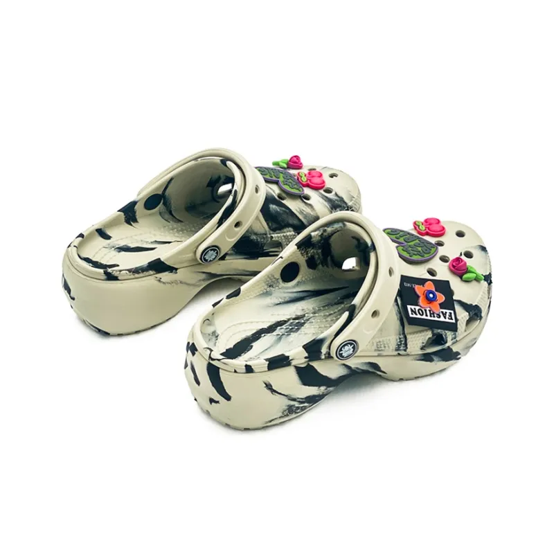 OUBT Camouflage Ink-Wash Style Closed Toe Clogs Women's Khaki-5