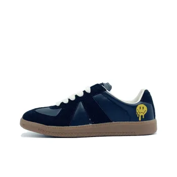 PAIN OR PLEASURE Low Top Skateboard Shoes Unisex Black