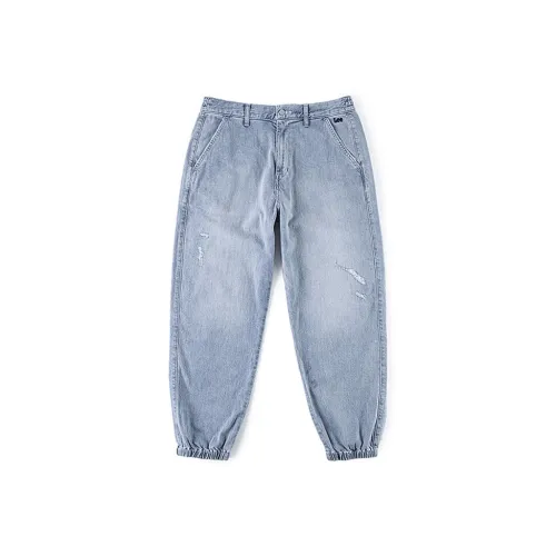 Diese geblümten Shorts von sind knielang und in Braun und Gelb gehalten