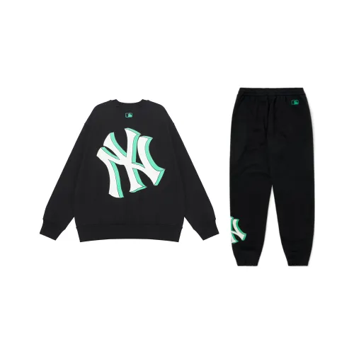 Hoodies & Sweatshirts