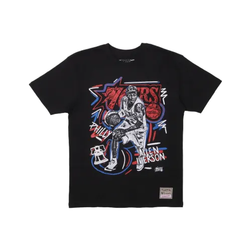 Mitchell & Ness SS25 CHALKED UP TEE ALLEN IVERSON 76 Persons T Shirt Unisex Black
