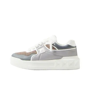 Valentino ONE STUD XL GARAVANI Low Top Skateboard Shoes Men's Gray