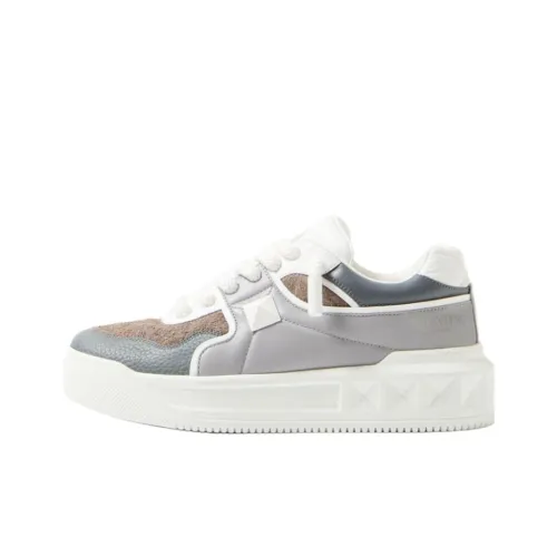Valentino ONE STUD XL GARAVANI Low Top Skateboard Shoes Men's Gray