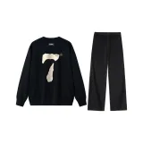 Black Sweatshirt+Black Jeans