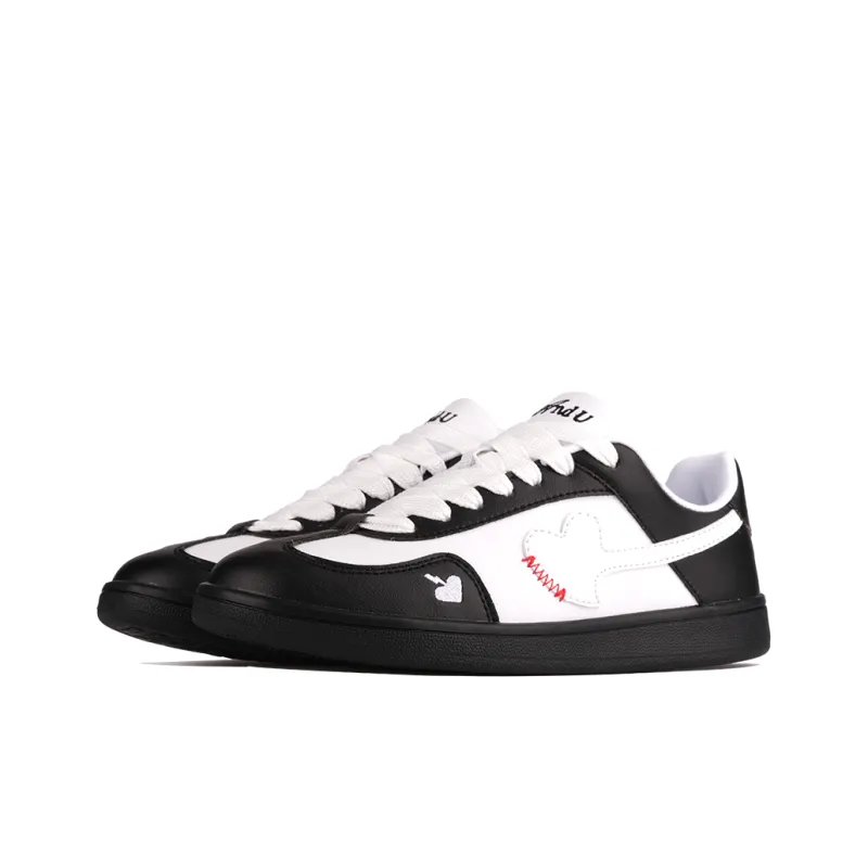 AND U Slip Resistant And Abrasion Resistant Coverage Low Top Heartfelt Artistic Skateboard Shoes Unisex-1