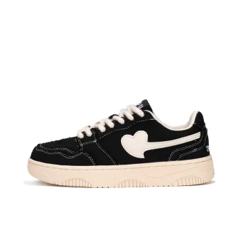 AND U Anti Slip Wear Resistant Low Top Skateboard Shoes Heart Shaped Inspiration Unisex