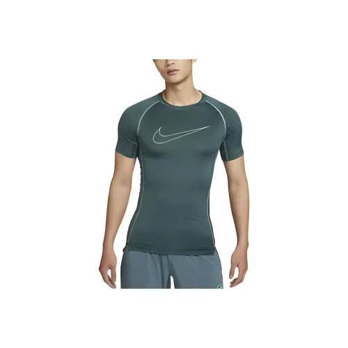 Nike Fitness Clothing Men Mica Green
