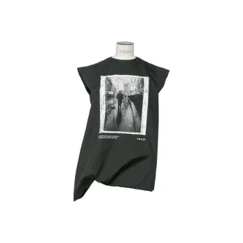 Sacai Graphic Printed Sleeveless Sweatshirt