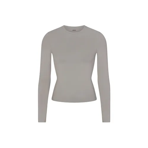 SKIMS SOFT SMOOTHING SEAMLESS LONG SLEEVE T SHIRT T Shirt Women's SMOKE/Smoke Gray