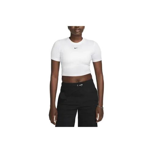 Nike Sportswear Essential Women's Slim Cropped T Shirt