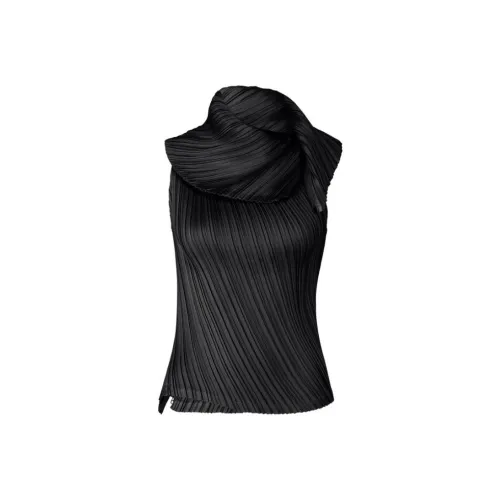 ISSEY MIYAKE Crop Tops Women's Black