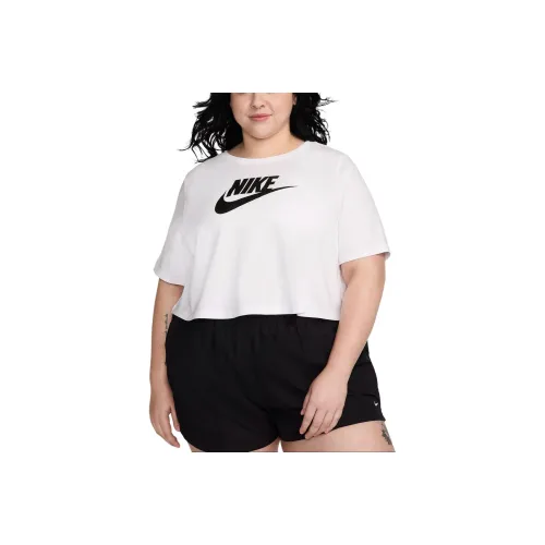 Nike Sportswear Essential Women's Cropped Logo T Shirt Plus Size