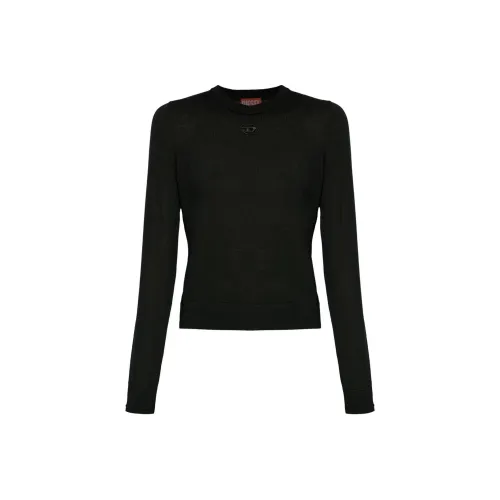 Figurbetontes T-Shirt mit Mini-Logo in Schwarz
