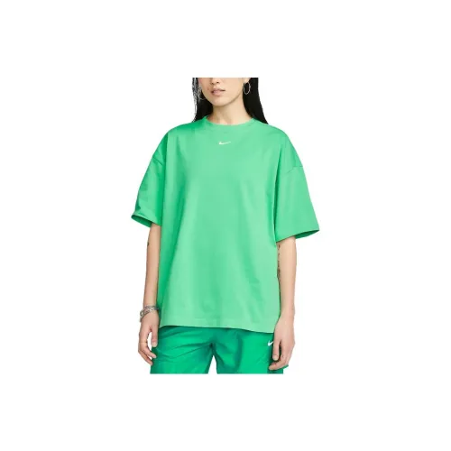 Nike Sportswear Essentials Series Set in Sleeve T Shirt Women's Green