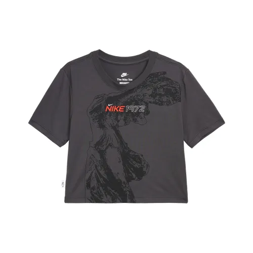 Nike Sportswear KYOKA Women'ss Slim Fit Cropped T Shirt Black