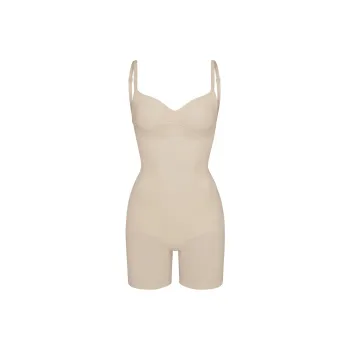 SKIMS SEAMLESS SCULPT LOW BACK MID THIGH BODYSUIT Bodysuits Women's Sand/Sand