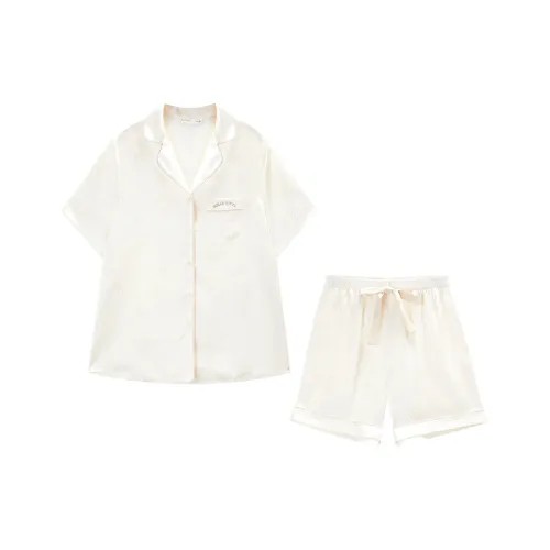 GUKOO x Hello Kitty Sanrio Series Pajama Set Women's Gift Box Set Included Light Cream Apricot