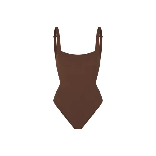 SKIMS NAKED SCOOP BRIEF BODYSUIT Bodysuits Women's COCOA/Cocoa
