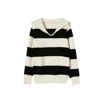 A head of Agua Knitwear Women's Black White Stripes