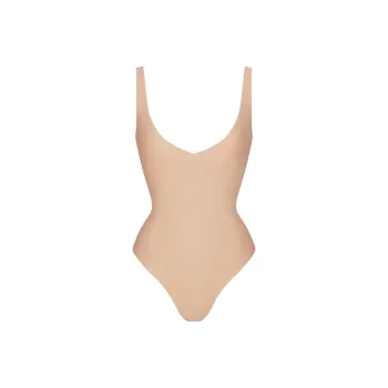 SKIMS BODY UNLINED PLUNGE THONG BODYSUIT Bodysuits Women's CLAY/Clay