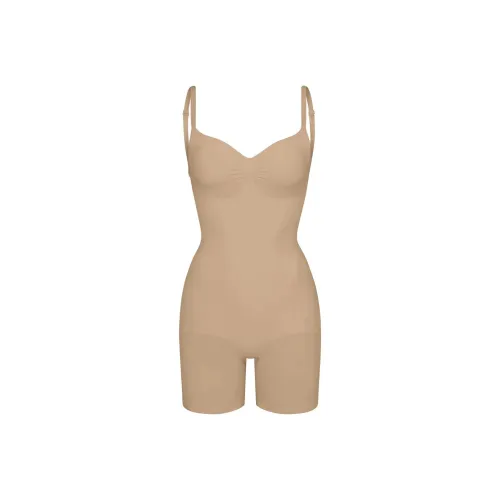 SKIMS SEAMLESS SCULPT LOW BACK MID THIGH BODYSUIT Bodysuits Women's CLAY/Clay