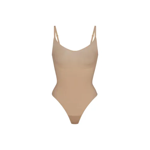 SKIMS EVERYDAY SCULPT BODYSUIT Bodysuits Women's CLAY/Clay