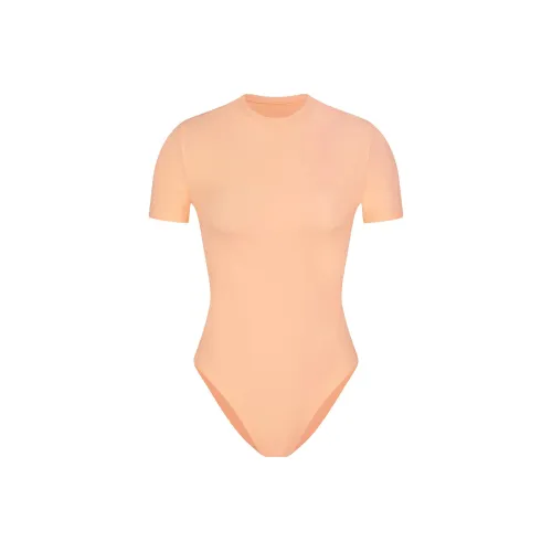 SKIMS FITS EVERYBODY T-SHIRT BODYSUIT Bodysuits Women's Faded Nectar