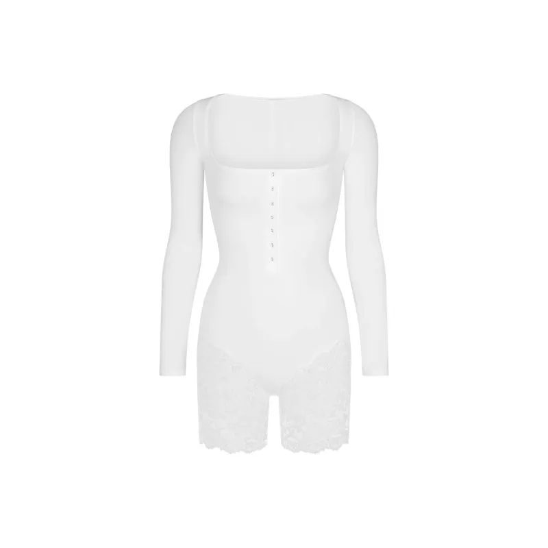 SKIMS FITS EVERYBODY LACE LONG SLEEVE ONESIE Bodysuits Women's SNOW/Snow-0