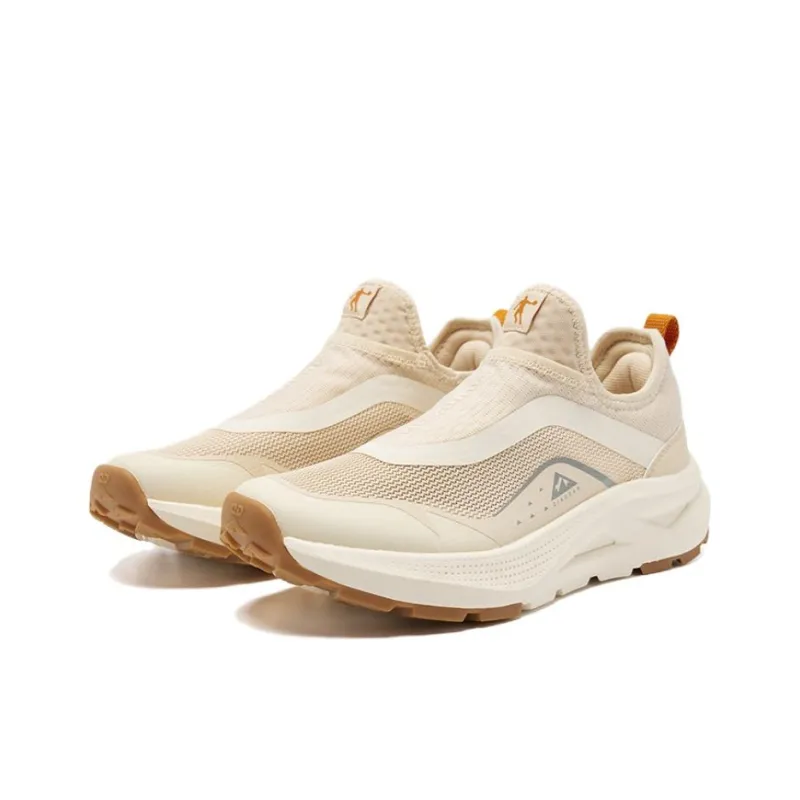 QIAODAN Breathable Quick Dry Low Top Trail Running Shoes Women's Beige-1