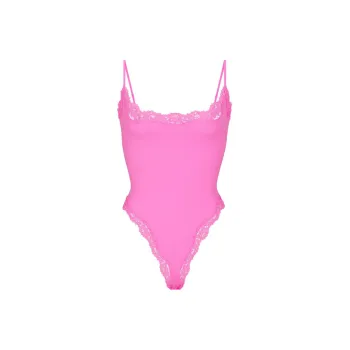 SKIMS Valentine's Day FITS EVERYBODY LACE CAMI BODYSUIT Bodysuits Women's Taffy/Toffee