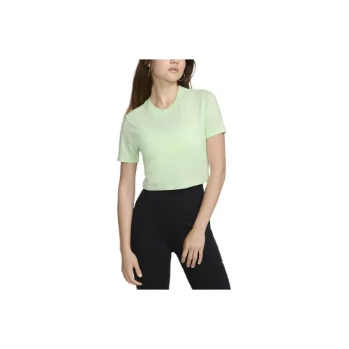 Nike Sportswear Essential Women's Slim Cropped T Shirt