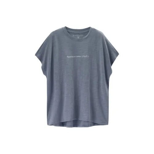 UNIQLO T Shirts Women's