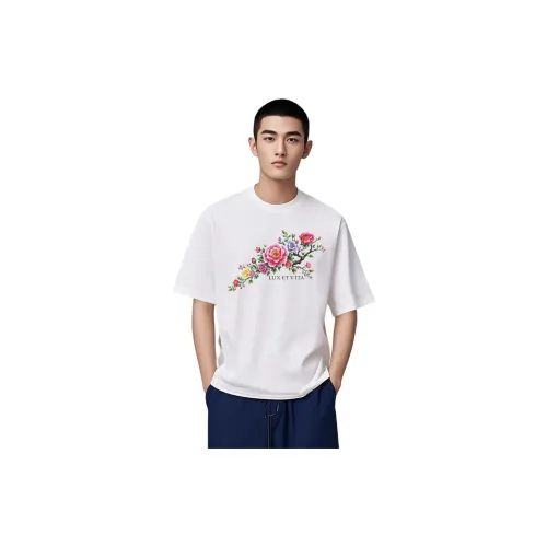 Sitten vetoketju tähän adidas-huppariin ja mene juhlimaan sitä