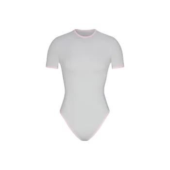 SKIMS FITS EVERYBODY CONTRAST TRIM T-SHIRT BODYSUIT Bodysuits Women's Platinum/Gold