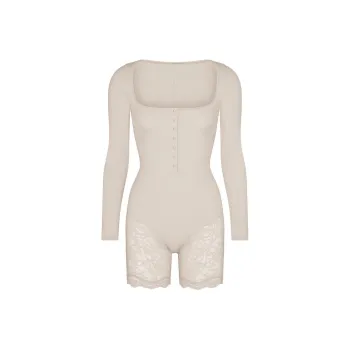 SKIMS FITS EVERYBODY LACE LONG SLEEVE ONESIE Bodysuits Women's STONE/Stone Color