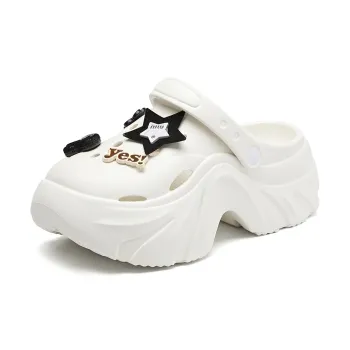 La Chapelle Closed Toe Slippers